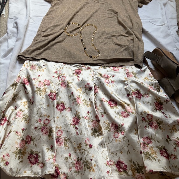 Romy-Flirty Shimmery Feminine & Hot - Picture 3 of 16